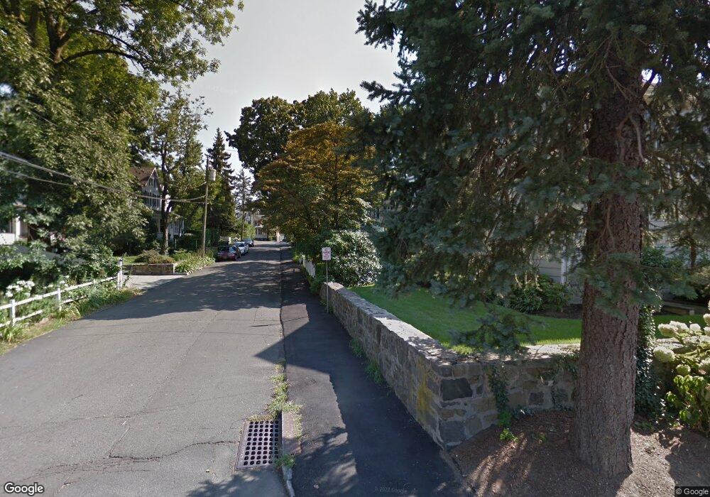 35 Cassidy St unit 2, Greenwich, CT 06830 - photo 1