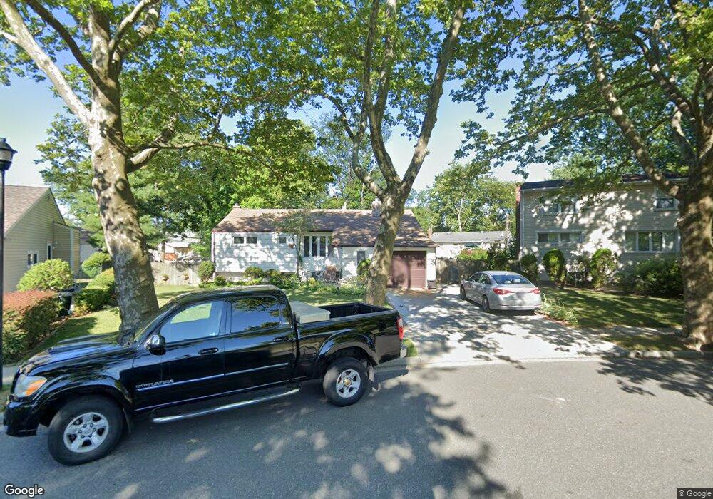 24 Jasmine Ln, Valley Stream, NY 11581 - photo 1