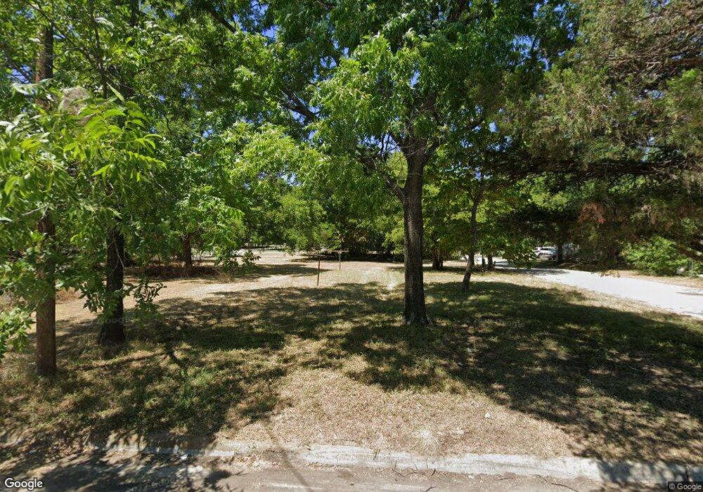 1403 Witherspoon St, Gainesville, TX 76240 - photo 1