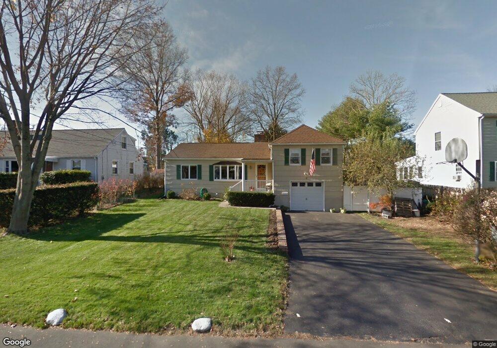 4 Shamrock Ln, Norwalk, CT 06850 - photo 1