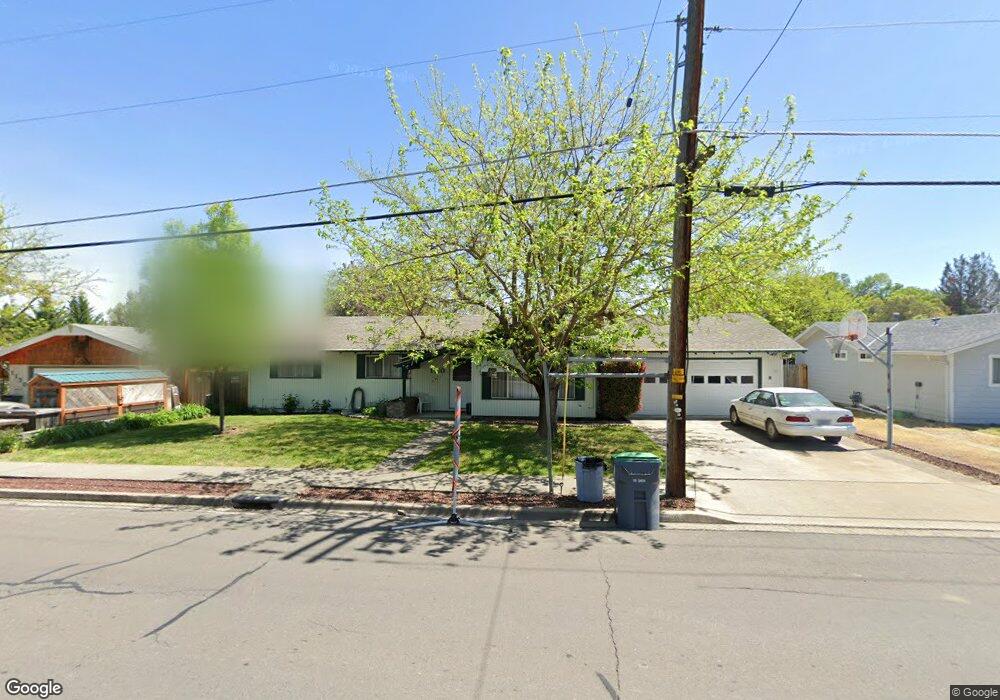 1120 N 3rd St, Central Point, OR 97502 - photo 1