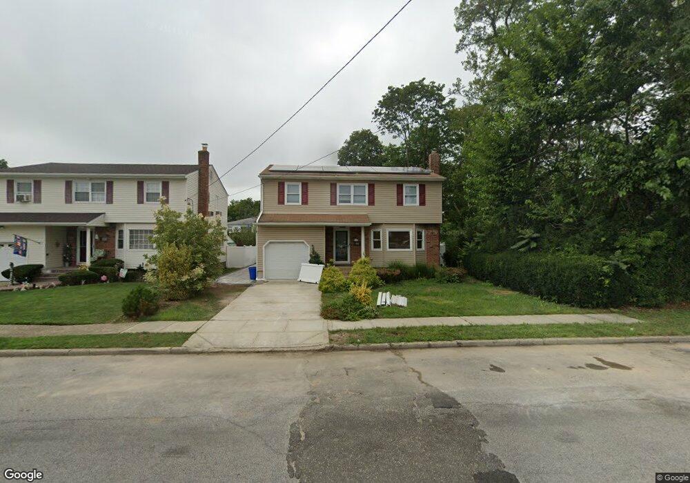 1988 Seamans Neck Rd, Seaford, NY 11783 - photo 1