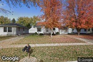 611 Railroad St, Hull, IA 51239