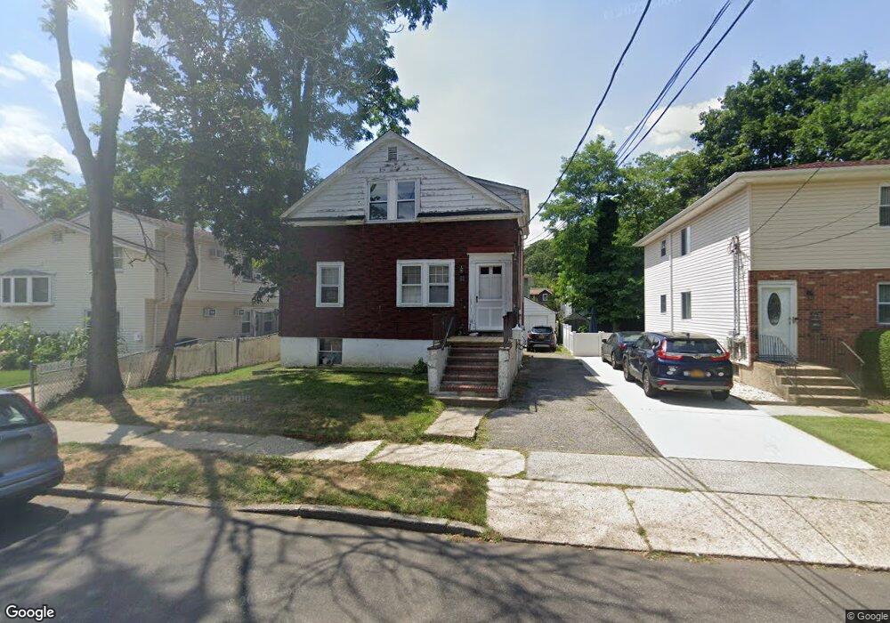 83 Edgewood Rd, Port Washington, NY 11050 - photo 1