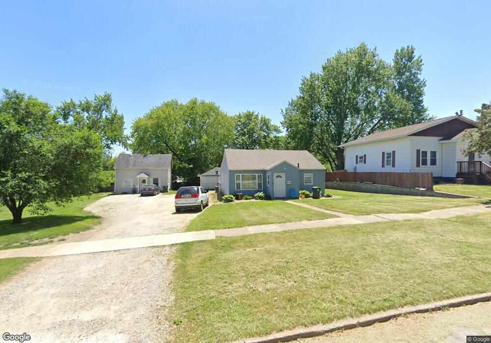 1208 W 3rd St, Cedar Falls, IA 50613 - photo 1