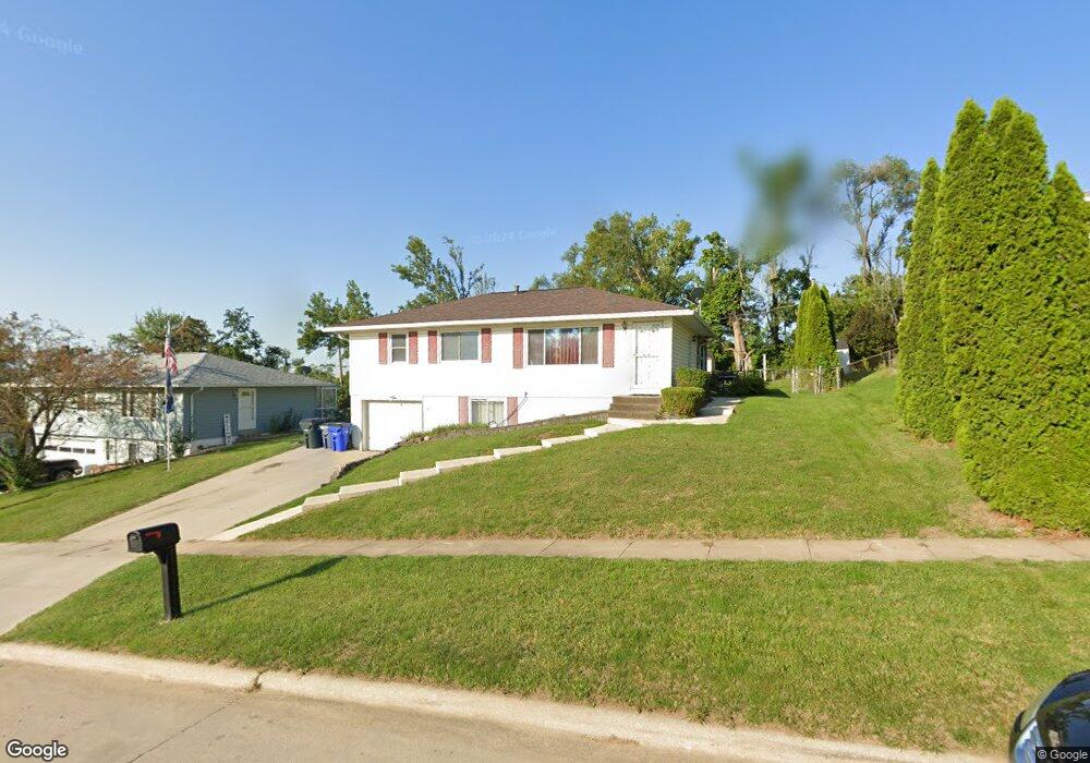 3414 Clover Dr SW, Cedar Rapids, IA 52404 - photo 1