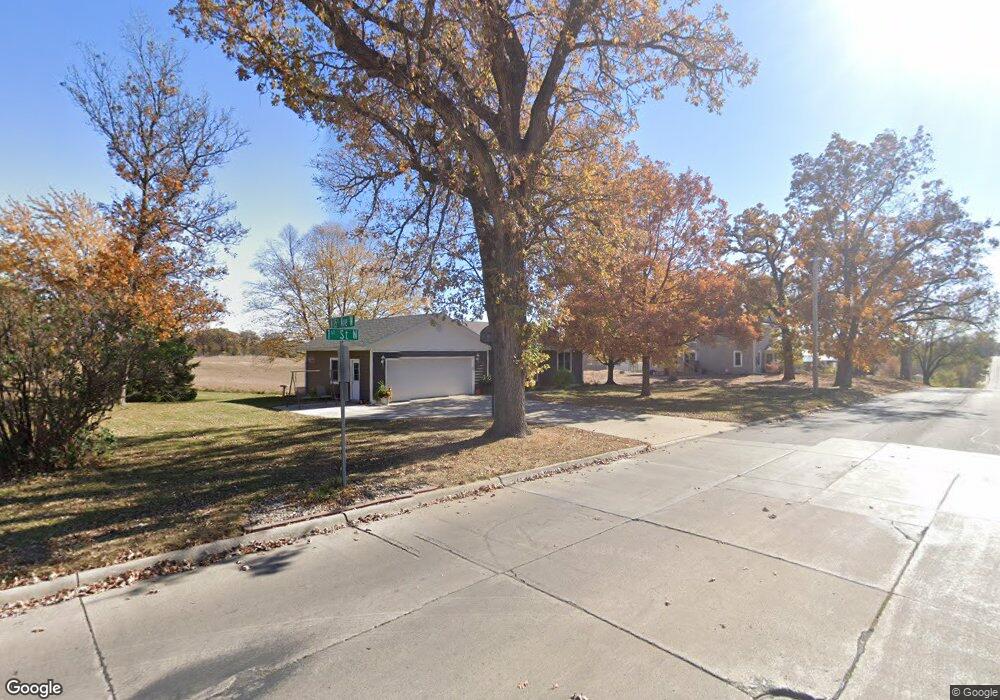 1424 1st St N, Newton, IA 50208 - photo 1