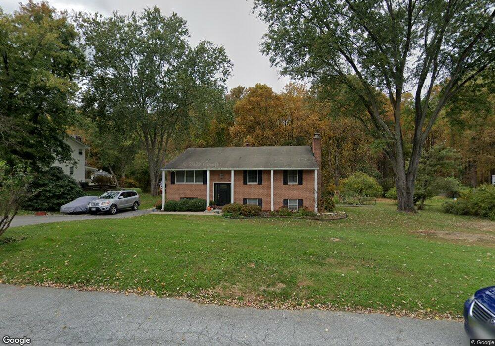 5904 Dale Ct, Sykesville, MD 21784 - photo 1