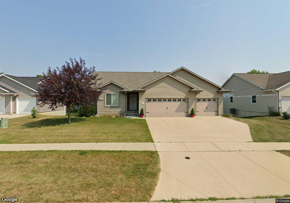 4802 M Ave NW, Cedar Rapids, IA 52405 - photo 1
