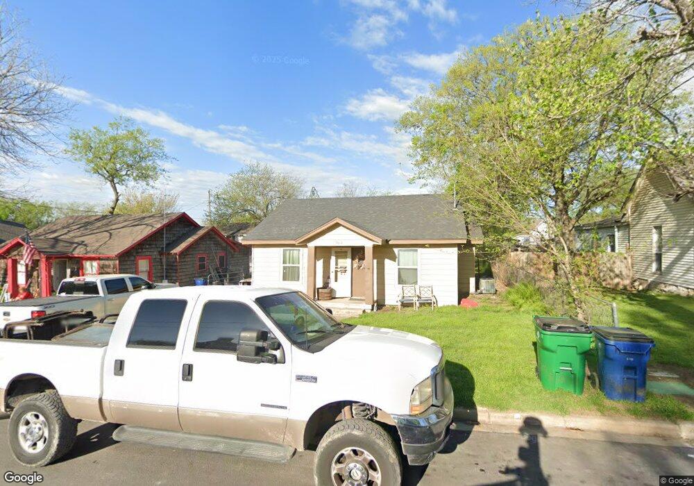 302 S Holman St, Decatur, TX 76234 - photo 1