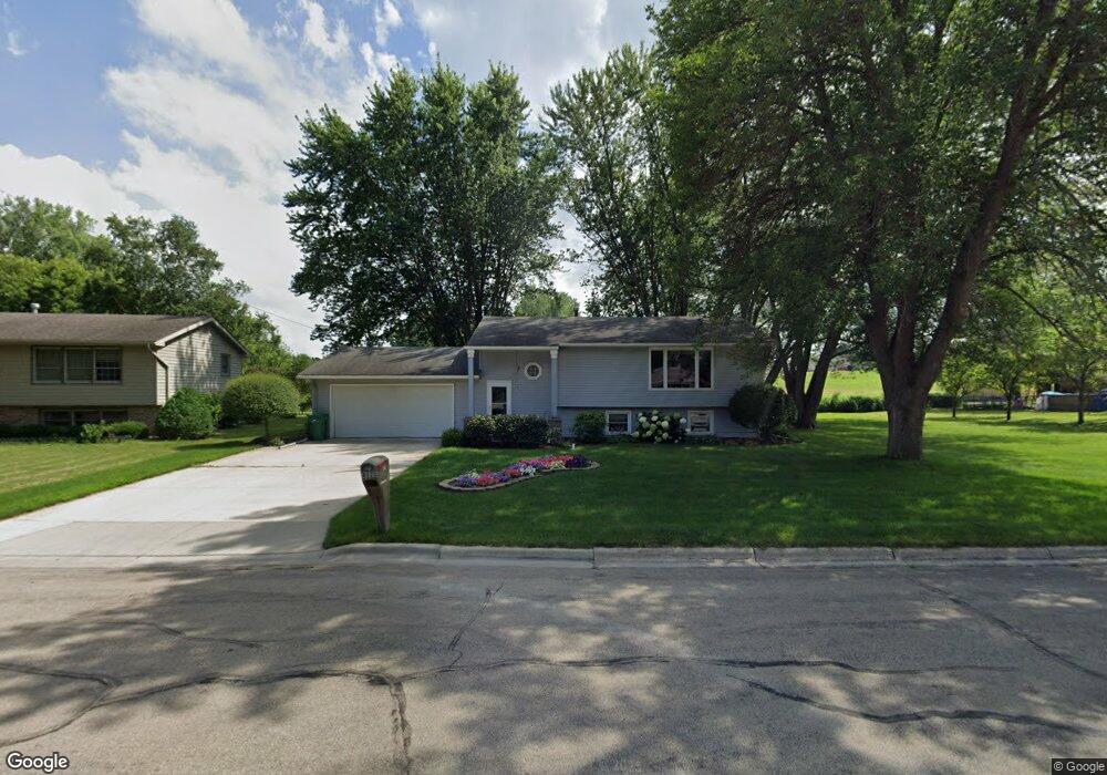 1211 Southview Ln, Albert Lea, MN 56007 - photo 1