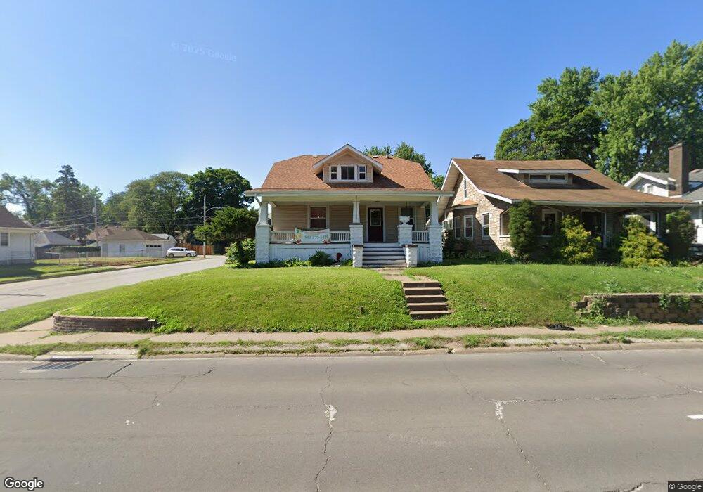 1101 W Locust St, Davenport, IA 52804 - photo 1