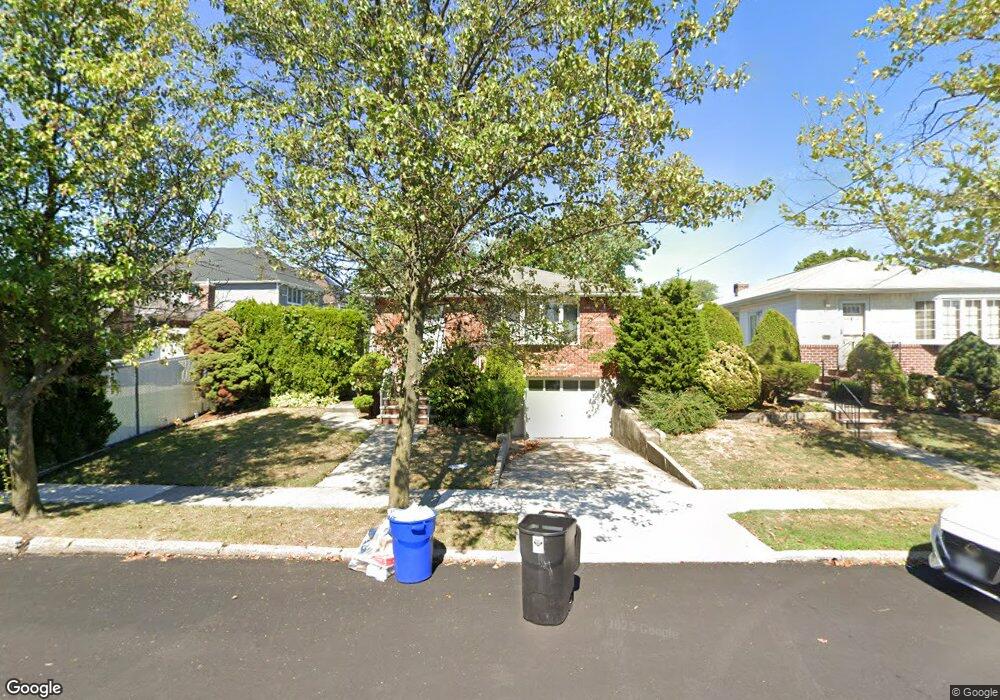 49 W Cedarview Ave, Staten Island, NY 10306 - photo 1