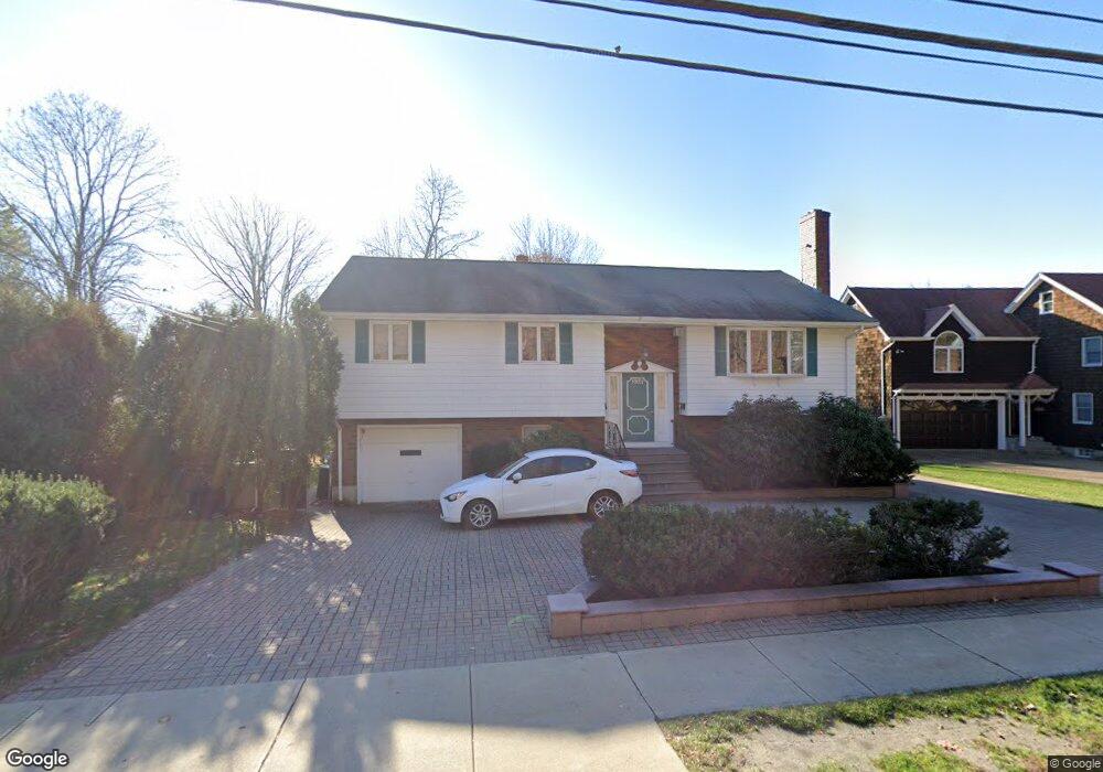 338 Beaver St unit 2, Waltham, MA 02452 - photo 1