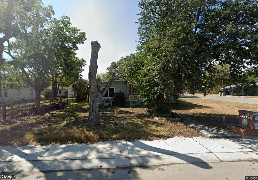 293 N Grant Ave, New Braunfels, TX 78130 - photo 1