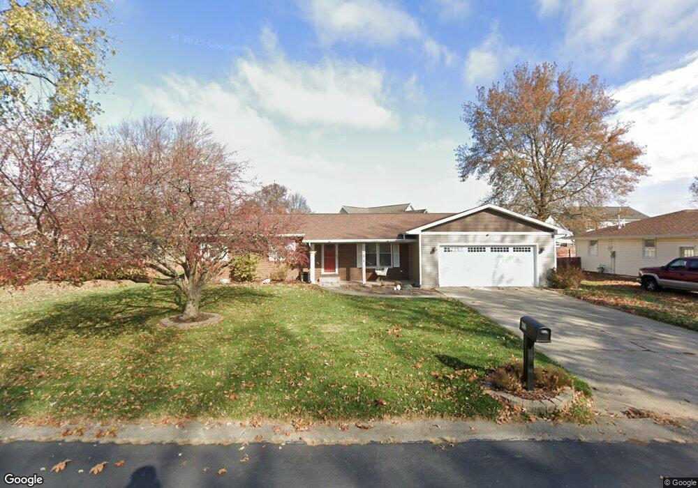 706 Holiday Dr, Effingham, IL 62401 - photo 1