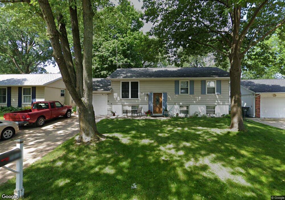 3016 Stratford Ln SW, Cedar Rapids, IA 52404 - photo 1