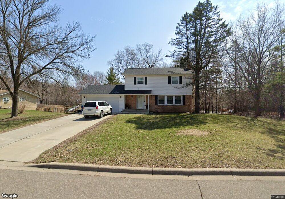 5885 Ivy Ln, Minnetonka, MN 55345 - photo 1