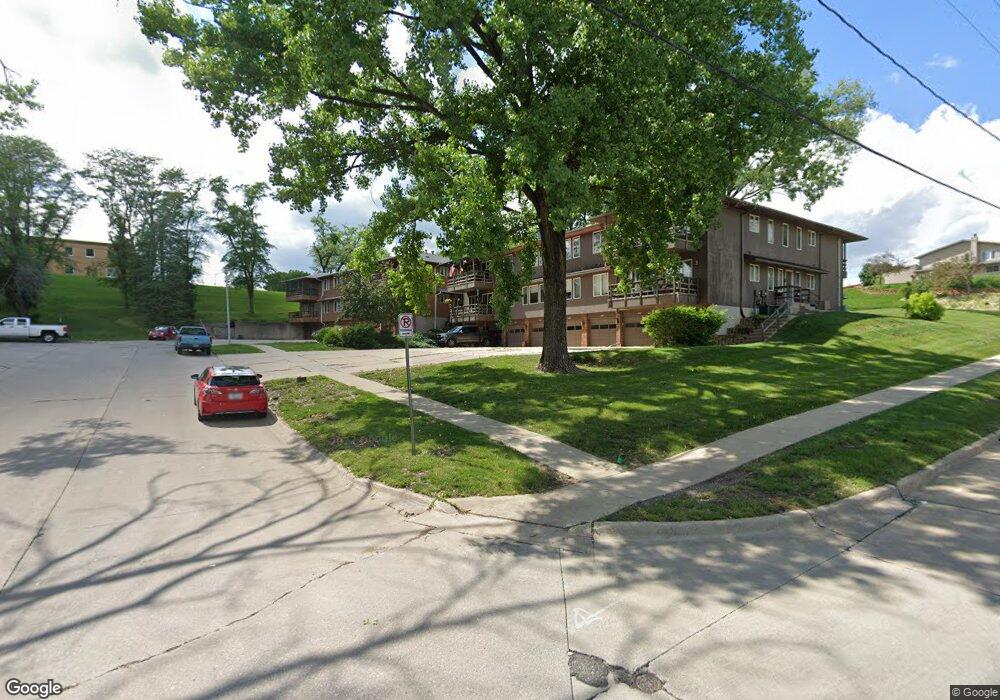 1710 Pikes Peak Ct NE, Cedar Rapids, IA 52402 - photo 1