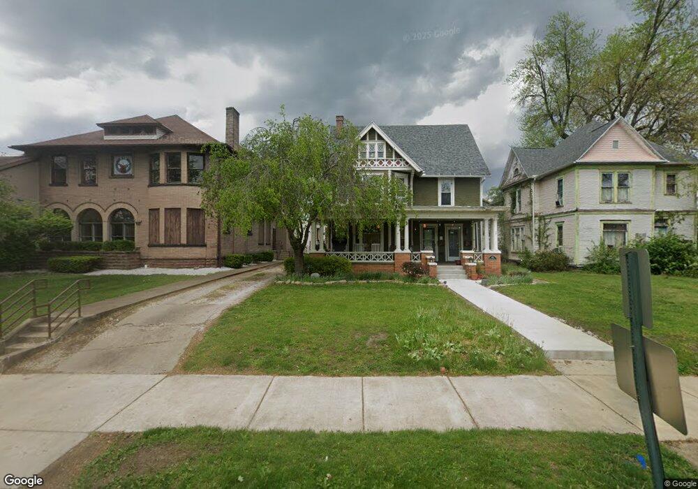 442 Chestnut St unit Upper, Coshocton, OH 43812 - photo 1