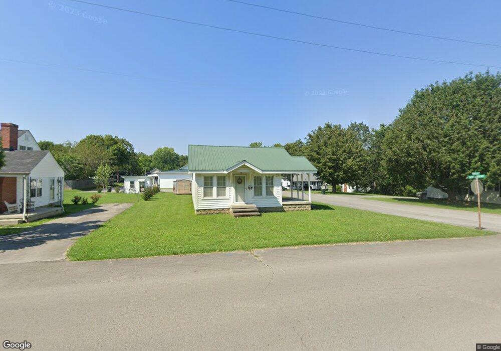 501 W Walnut St, Dickson, TN 37055 - photo 1