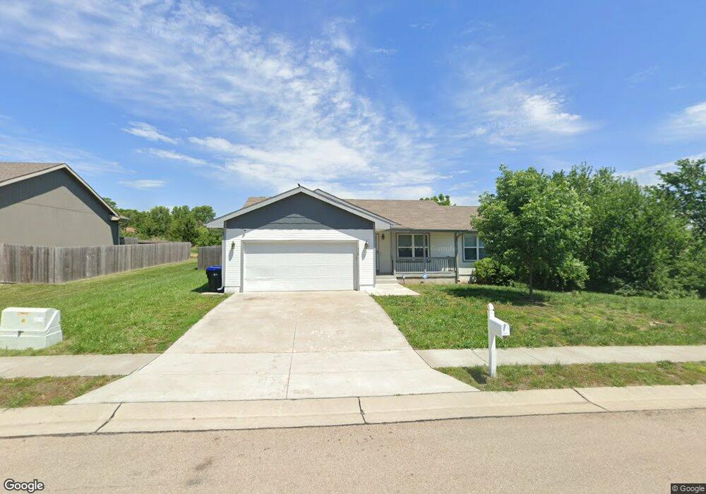 320 SE 43rd St, Topeka, KS 66609 - photo 1