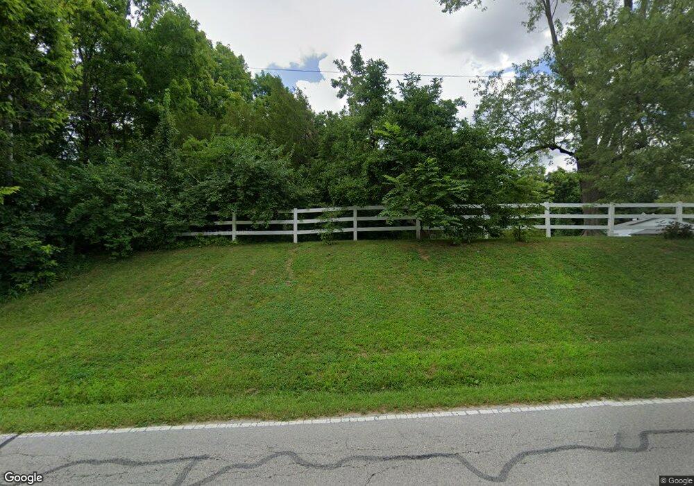 619 N Center St, Plainfield, IN 46168 - photo 1