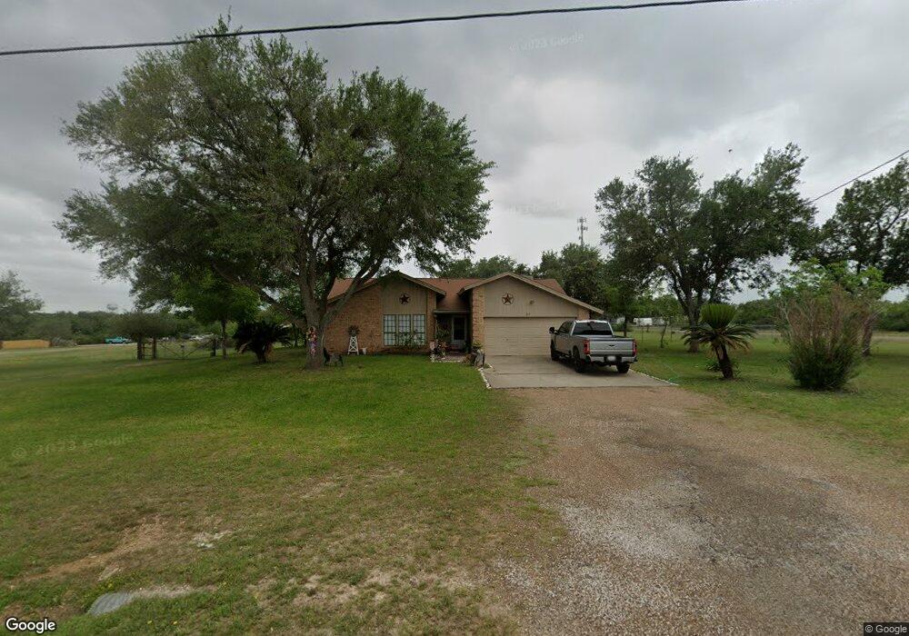 815 W Dagmar St, Beeville, TX 78102 - photo 1