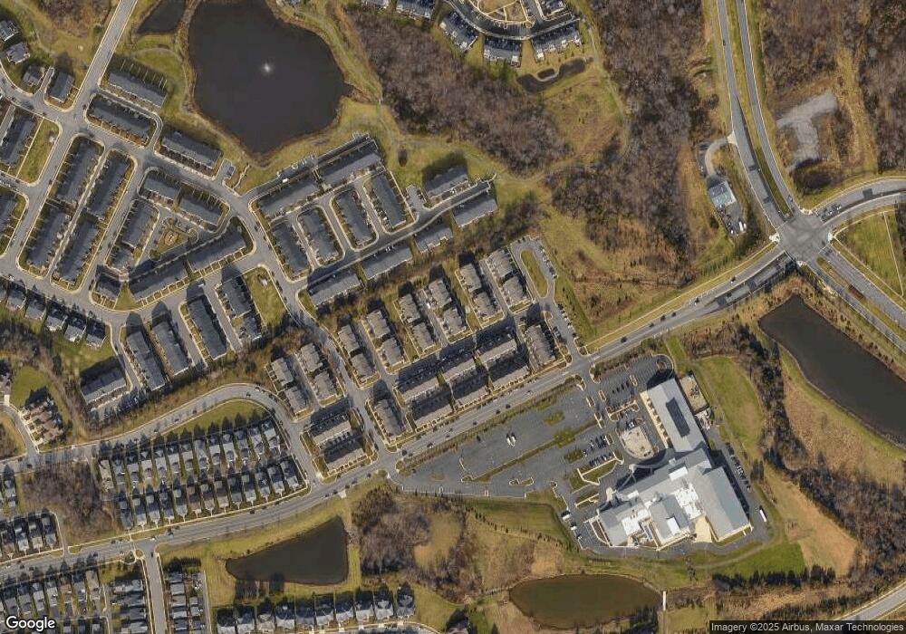 25122 Neptune Terrace unit 105, Chantilly, VA 20152 - photo 1