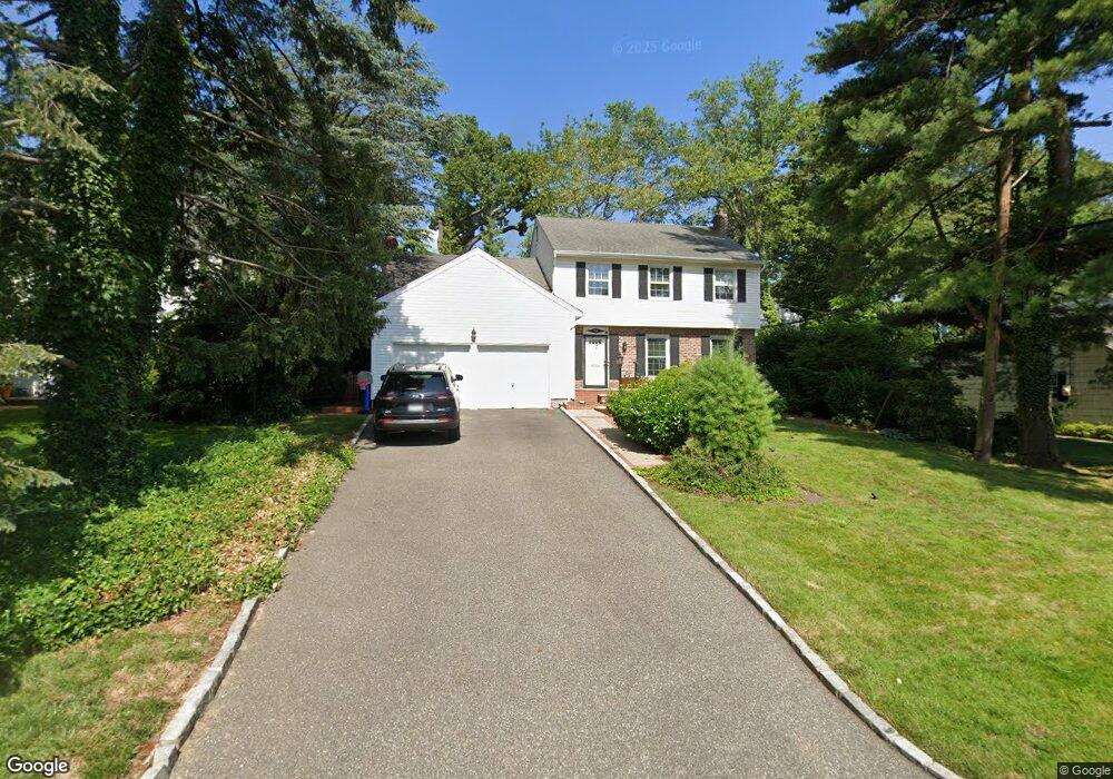 70 Chase Rd, Manhasset, NY 11030 - photo 1