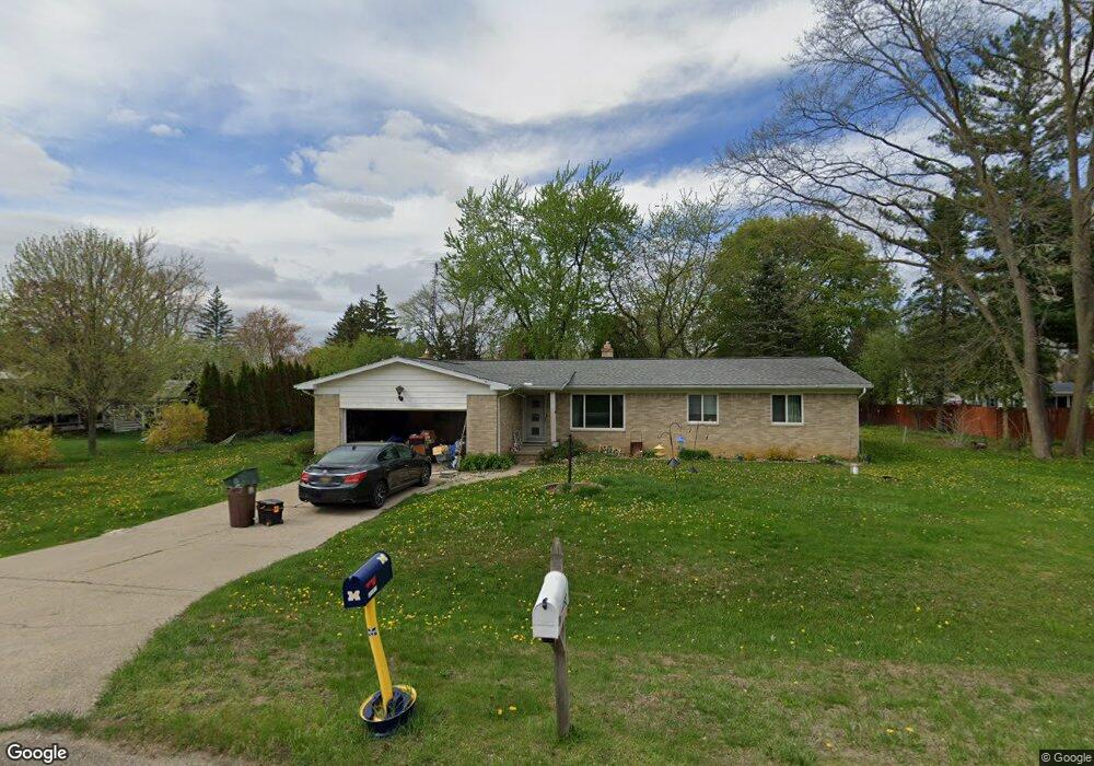 1055 Pinecrest Ln, Grand Blanc, MI 48439 - photo 1