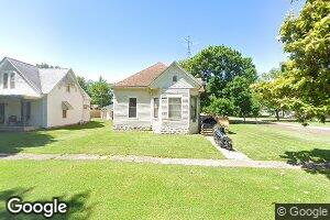 302 S Vine St, Nokomis, IL 62075