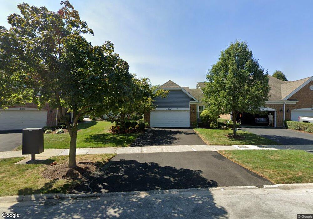 967 Heathrow Ln, Naperville, IL 60540 - photo 1