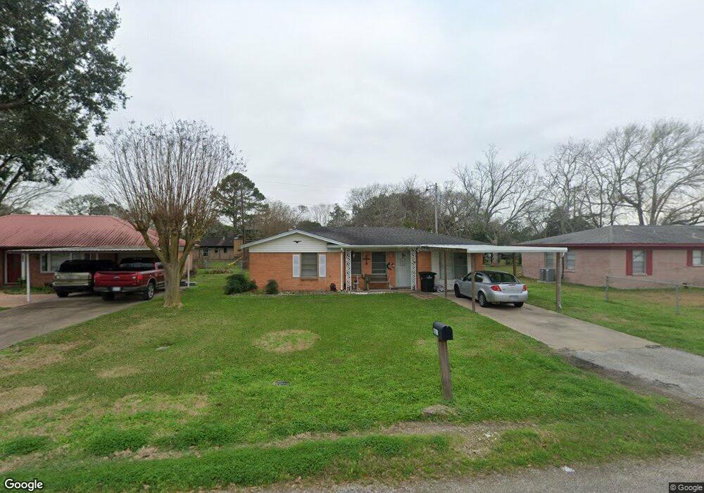 1104 College Dr, Alvin, TX 77511 - photo 1