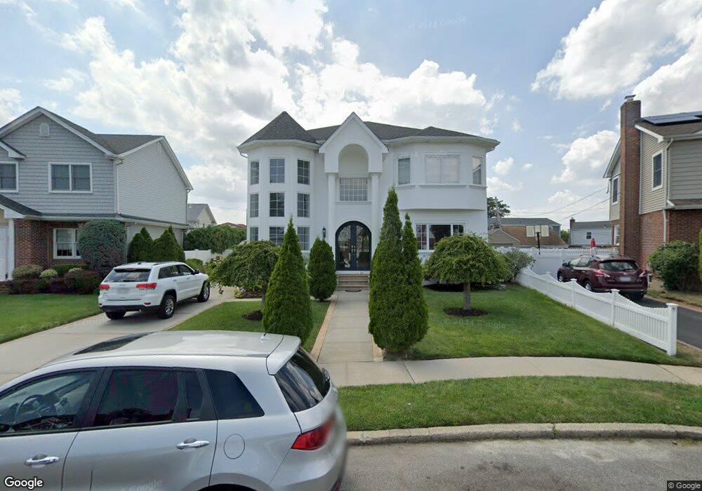 680 Ascan Rd, Franklin Square, NY 11010 - photo 1