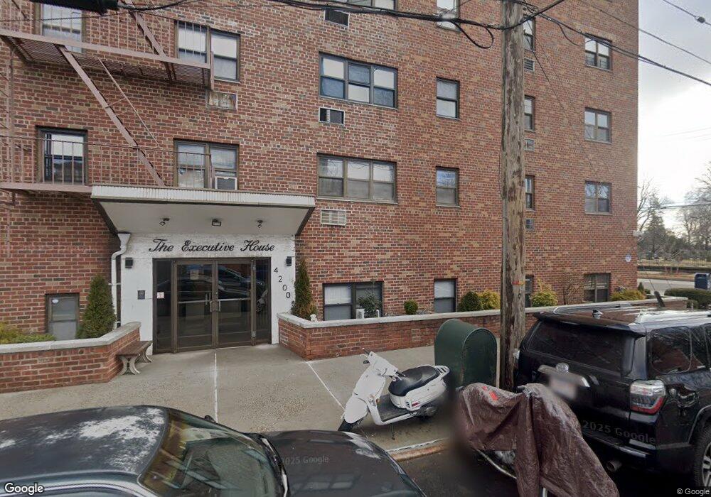 4200 Herkimer Place unit 2C, Bronx, NY 10470 - photo 1