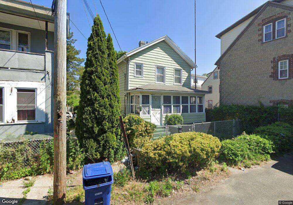 39 Carroll Ct, Bridgeport, CT 06607 - photo 1