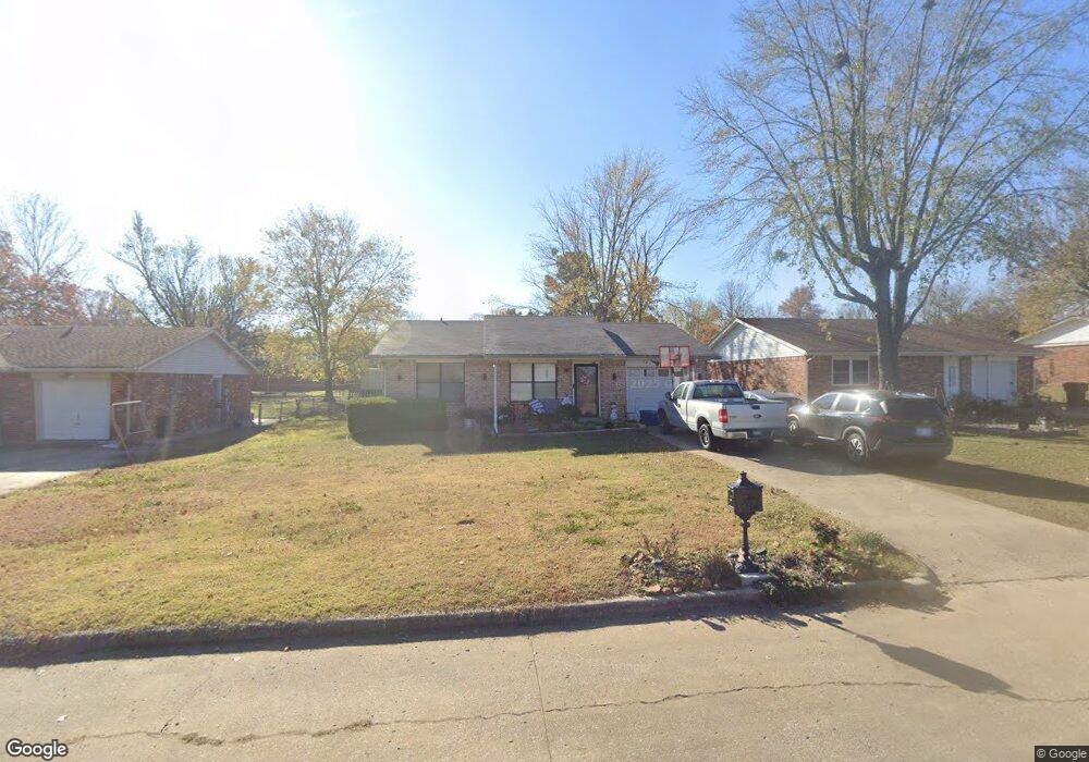 301 Tall Oak Dr, Henryetta, OK 74437 - photo 1