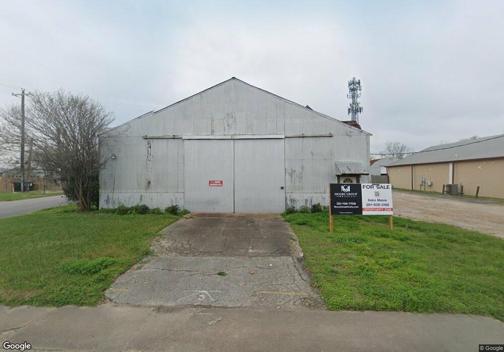 905 S Gordon St, Alvin, TX 77511 - photo 1