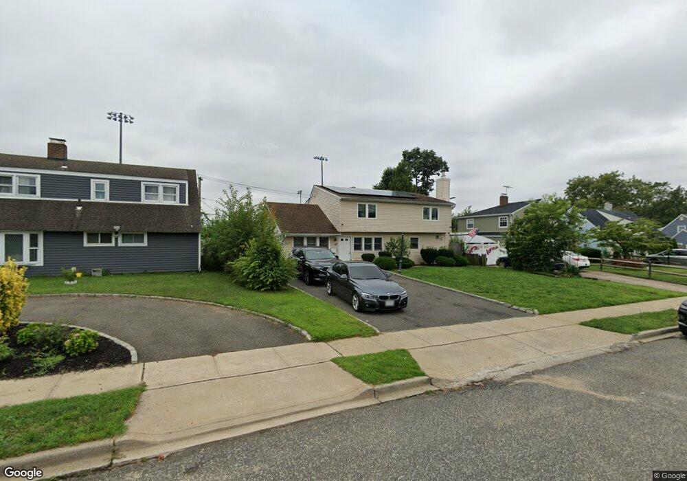 87 Chimney Ln, Levittown, NY 11756 - photo 1