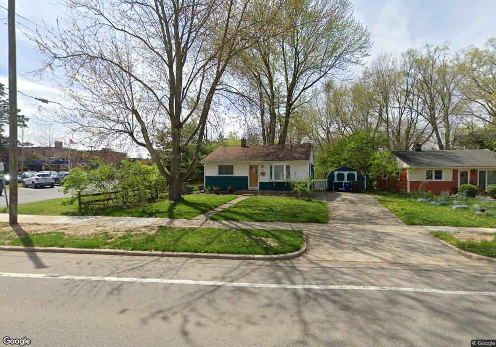 910 Barton Dr, Ann Arbor, MI 48105 - photo 1