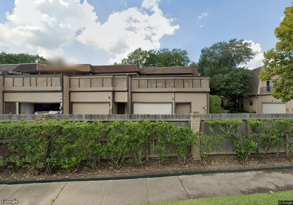 31 Bayou Pointe Dr, Houston, TX 77063 - photo 1