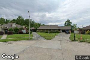 10 S Lake Ct, Violet, LA 70092