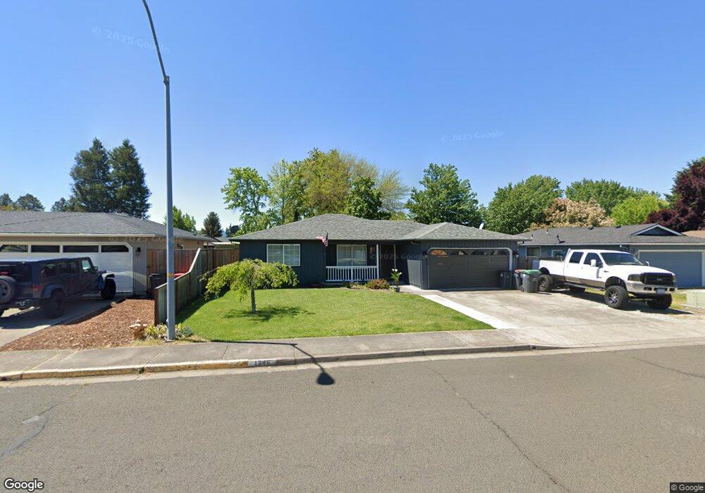 1246 Far Ave W, Central Point, OR 97502 - photo 1