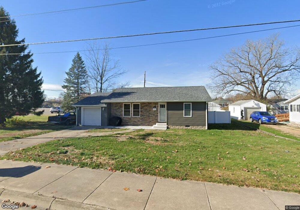 305 N Henrietta St, Effingham, IL 62401 - photo 1