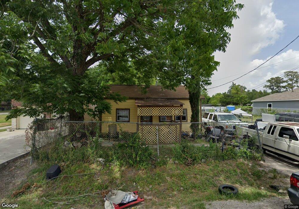 882 Chas Ln, Houston, TX 77091 - photo 1