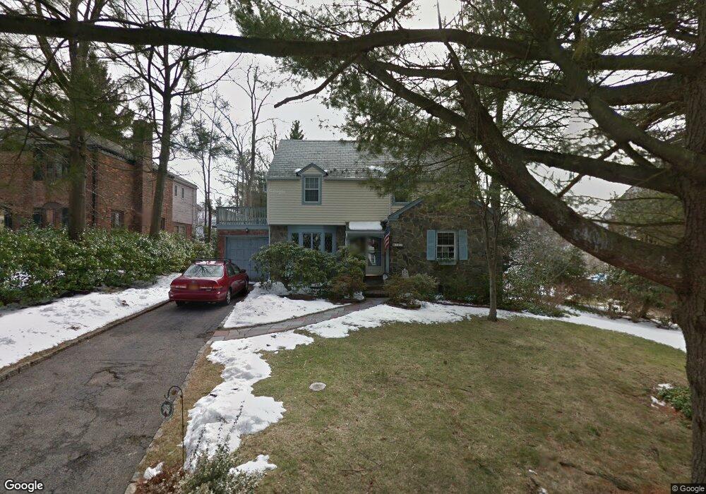 142 Shoreview Rd, Manhasset, NY 11030 - photo 1