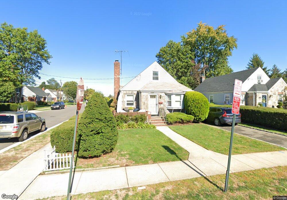 426 Garfield Ave, Mineola, NY 11501 - photo 1