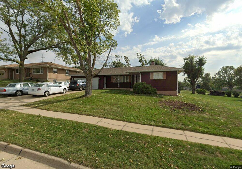 2707 29th St SW, Cedar Rapids, IA 52404 - photo 1