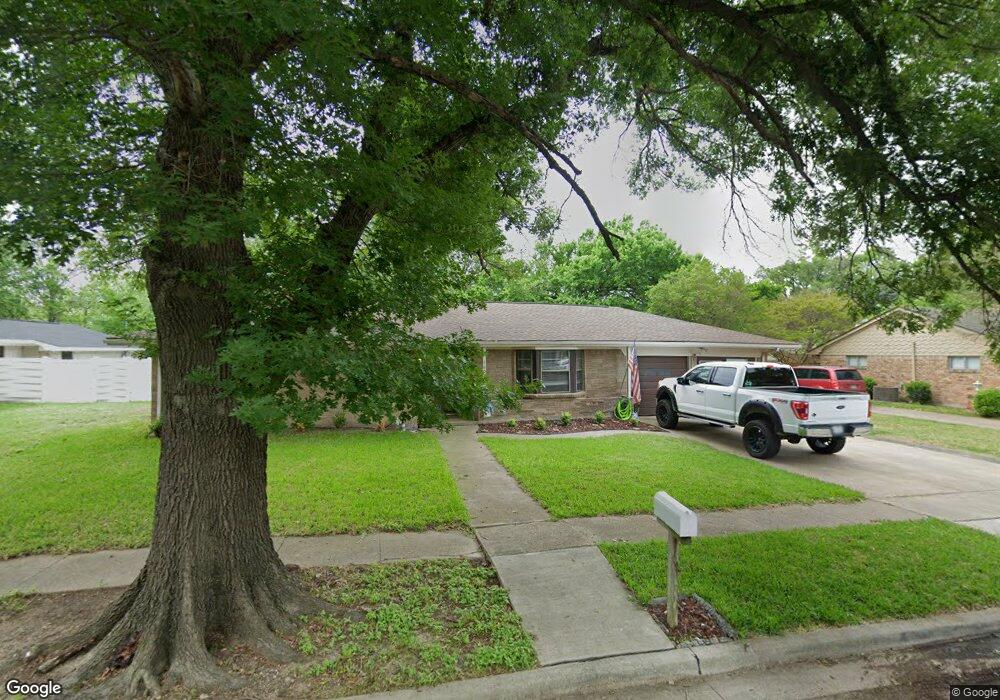 1407 Hillcrest St, Ennis, TX 75119 - photo 1